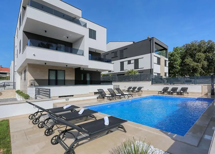 Villa Ankora 2 With Heated Pool
