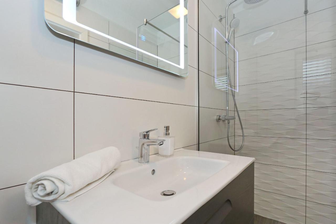 Apartment Ankora 2 With Heated Pool Biograd Na Moru