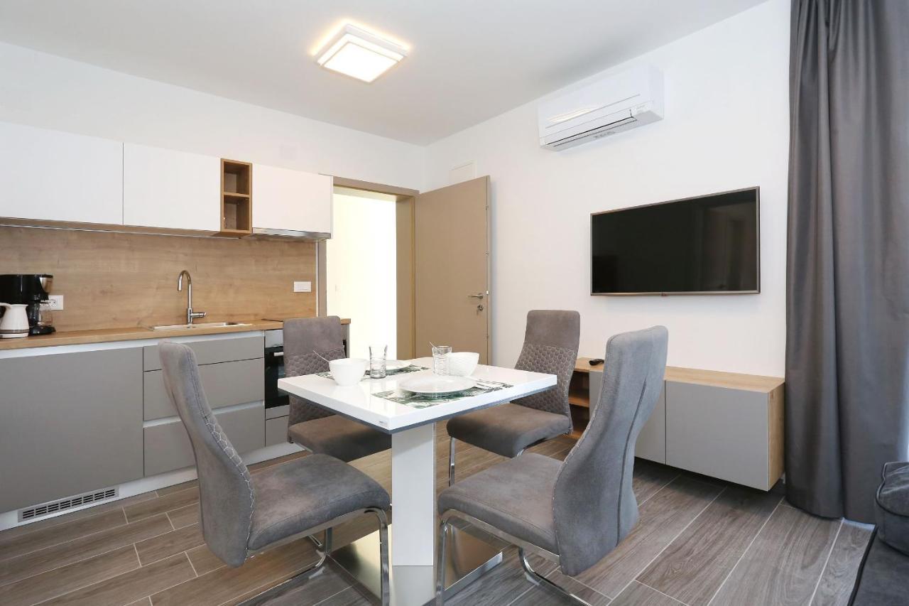 Apartment Ankora 2 With Heated Pool