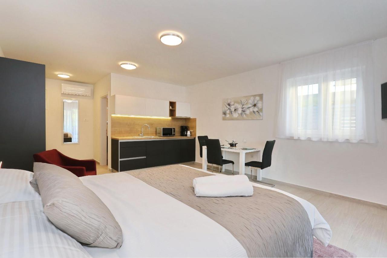 Apartment Ankora 2 With Heated Pool