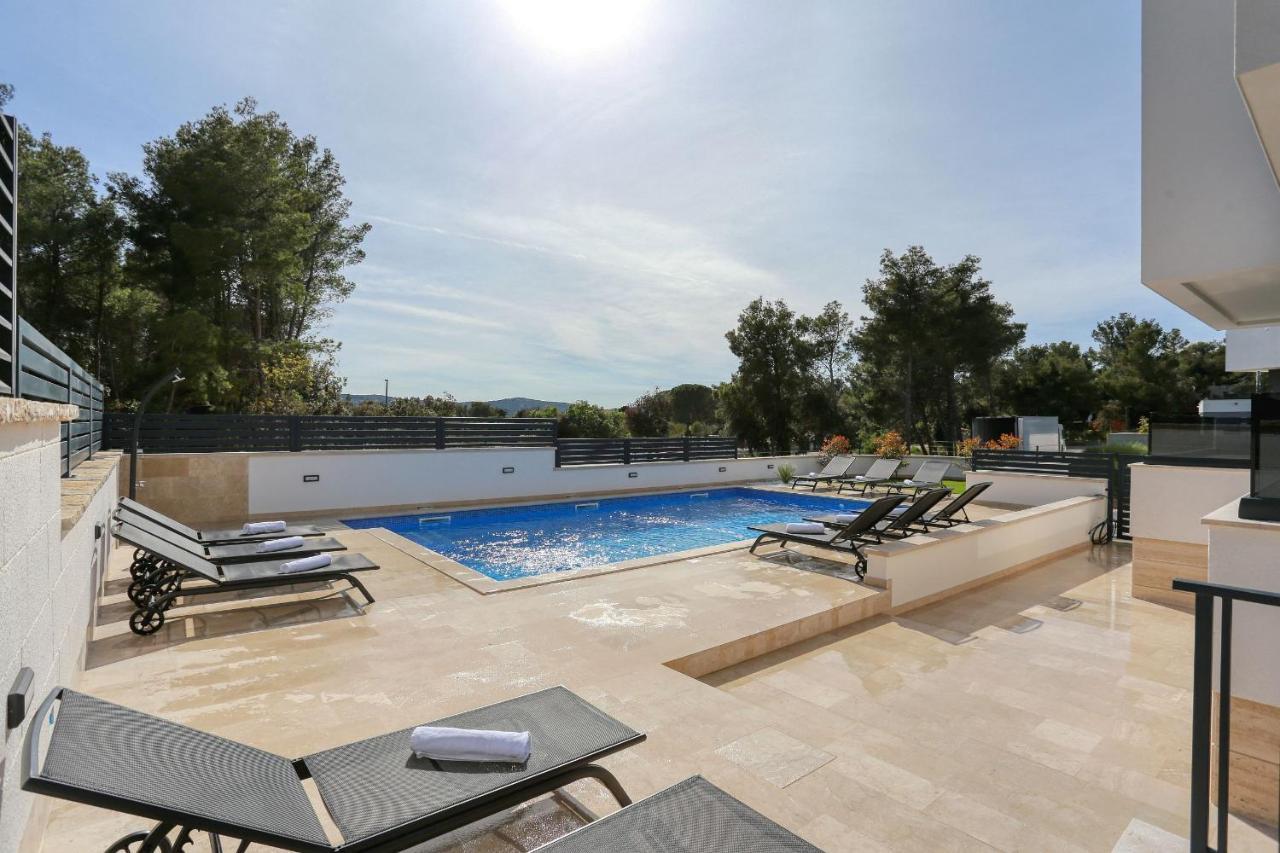 Apartment Ankora 2 With Heated Pool
